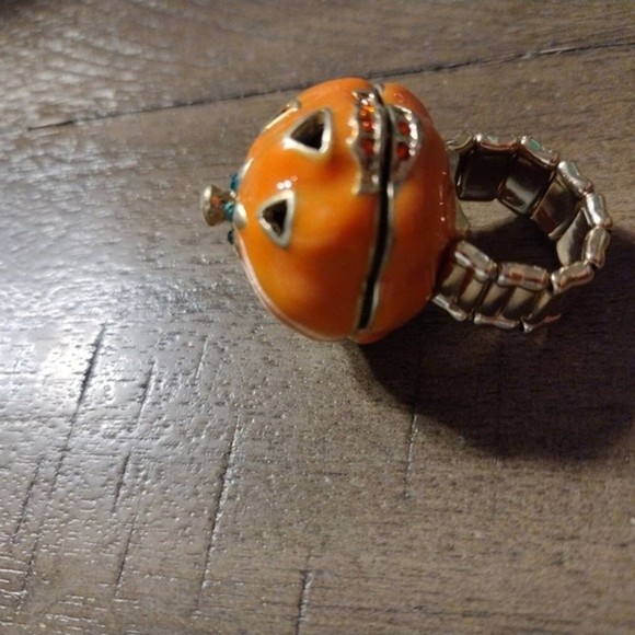 Jack O Lantern Loocket Ring - Picture 2 of 10
